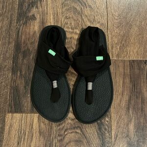 Women’s Sanuk black sling sandal size 8